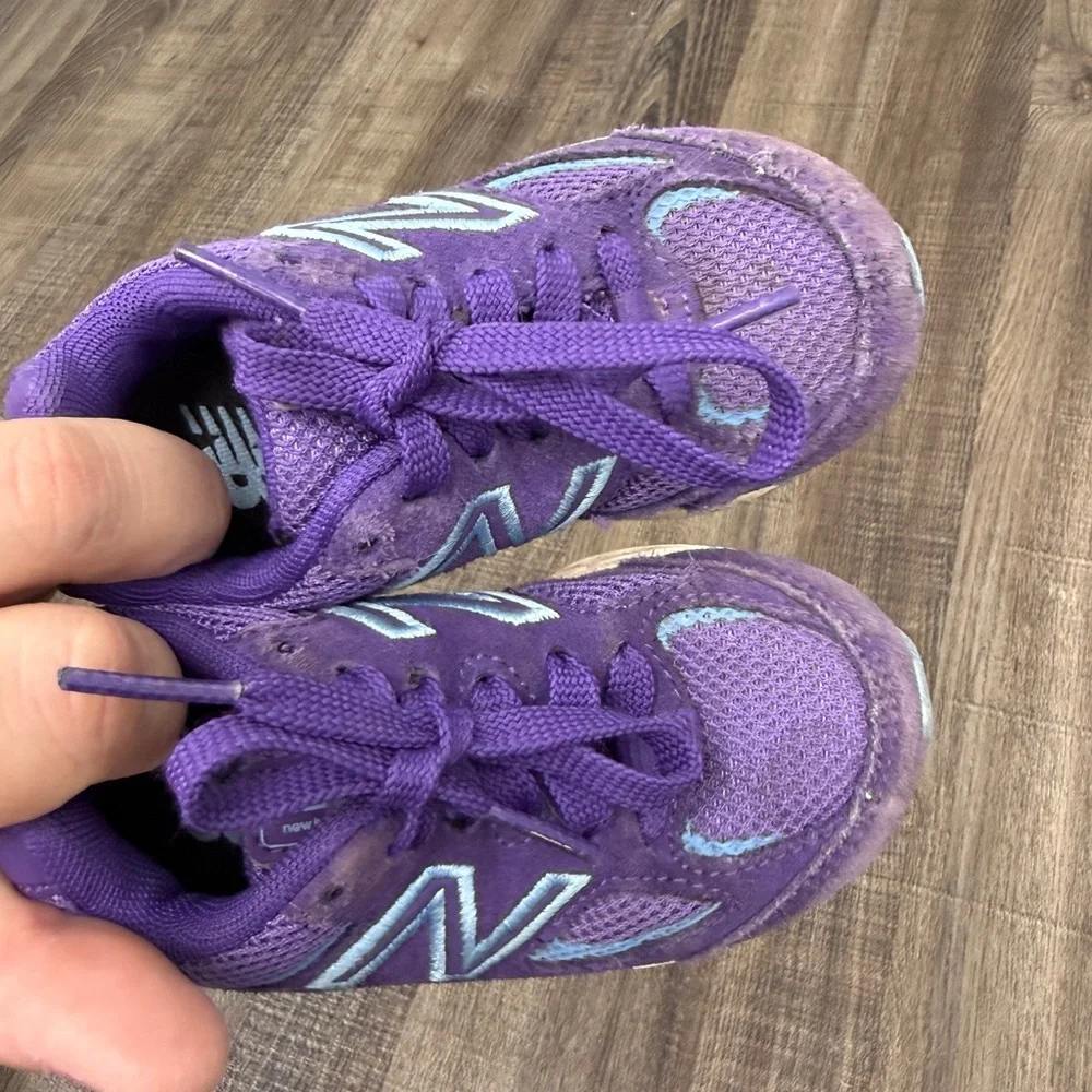 New Balance purple tennis‎ shoes girls size 5
